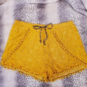 NEW WITH TAGS Lace Pom Pom Short